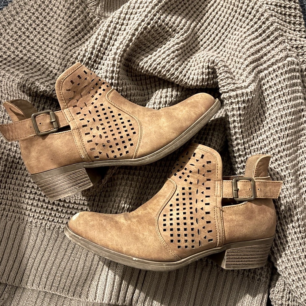 Women’s Tan Bootie